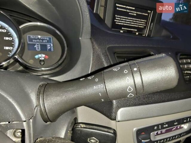 Белый Рено Флюенс, объемом двигателя 0 л и пробегом 121 тыс. км за 5999 $, фото 8 на Automoto.ua