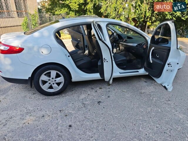 Білий Рено Флюенс, об'ємом двигуна 2 л та пробігом 216 тис. км за 6197 $, фото 6 на Automoto.ua