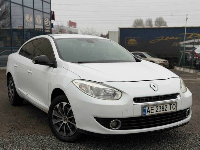 Белый Рено Флюенс, объемом двигателя 1.6 л и пробегом 220 тыс. км за 5100 $, фото 3 на Automoto.ua