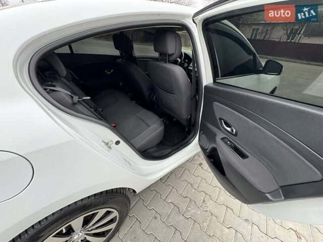 Білий Рено Флюенс, об'ємом двигуна 1.46 л та пробігом 250 тис. км за 6350 $, фото 13 на Automoto.ua
