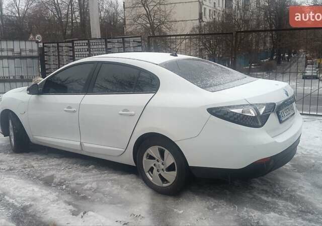 Белый Рено Флюенс, объемом двигателя 0 л и пробегом 121 тыс. км за 5999 $, фото 2 на Automoto.ua