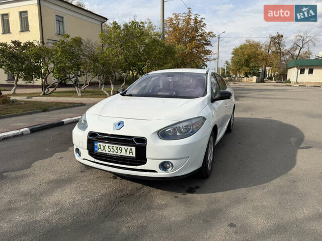 Белый Рено Флюенс, объемом двигателя 0 л и пробегом 127 тыс. км за 4500 $, фото 2 на Automoto.ua