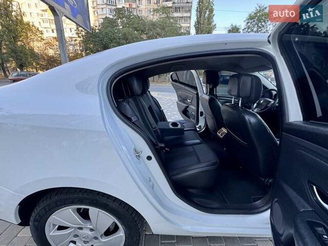 Белый Рено Флюенс, объемом двигателя 0 л и пробегом 151 тыс. км за 5999 $, фото 22 на Automoto.ua