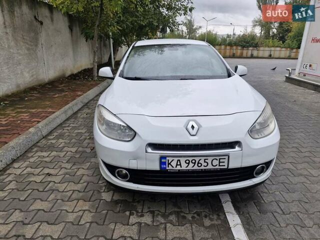Белый Рено Флюенс, объемом двигателя 2 л и пробегом 163 тыс. км за 4500 $, фото 1 на Automoto.ua