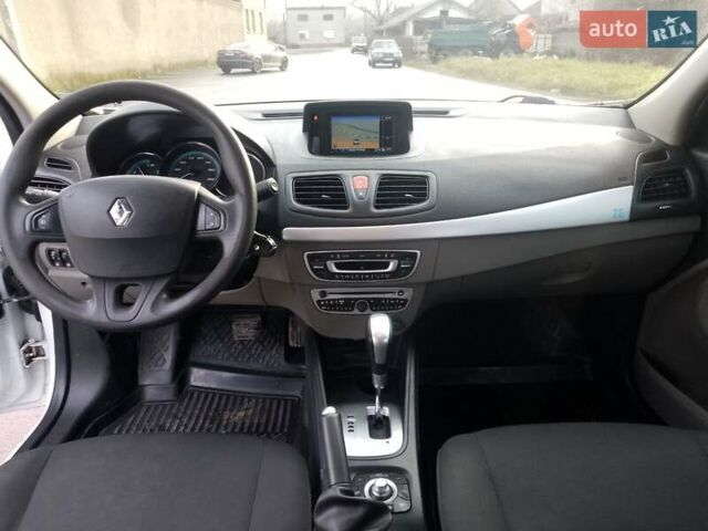 Белый Рено Флюенс, объемом двигателя 0 л и пробегом 80 тыс. км за 6800 $, фото 7 на Automoto.ua