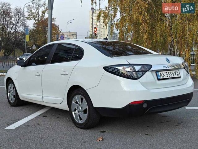 Рено Флюенс 2011 в Харькове на Automoto.ua Белый Рено Флюенс, объемом двигателя 0 л и пробегом 120 тыс. км за 5500 $, фото 13 на Automoto.ua