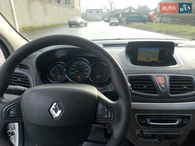 Белый Рено Флюенс, объемом двигателя 0 л и пробегом 80 тыс. км за 6800 $, фото 6 на Automoto.ua