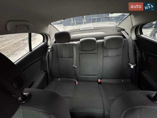 Білий Рено Флюенс, об'ємом двигуна 1.46 л та пробігом 250 тис. км за 6350 $, фото 10 на Automoto.ua