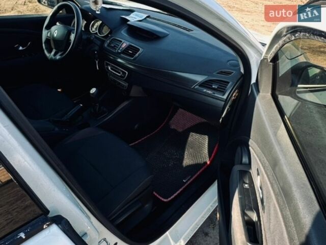 Белый Рено Флюенс, объемом двигателя 1.5 л и пробегом 260 тыс. км за 5800 $, фото 11 на Automoto.ua