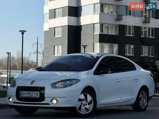 Білий Рено Флюенс, об'ємом двигуна 0 л та пробігом 151 тис. км за 5999 $, фото 12 на Automoto.ua