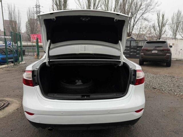 Белый Рено Флюенс, объемом двигателя 1.6 л и пробегом 220 тыс. км за 5100 $, фото 11 на Automoto.ua