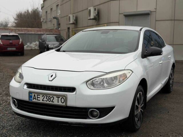 Белый Рено Флюенс, объемом двигателя 1.6 л и пробегом 220 тыс. км за 5100 $, фото 4 на Automoto.ua