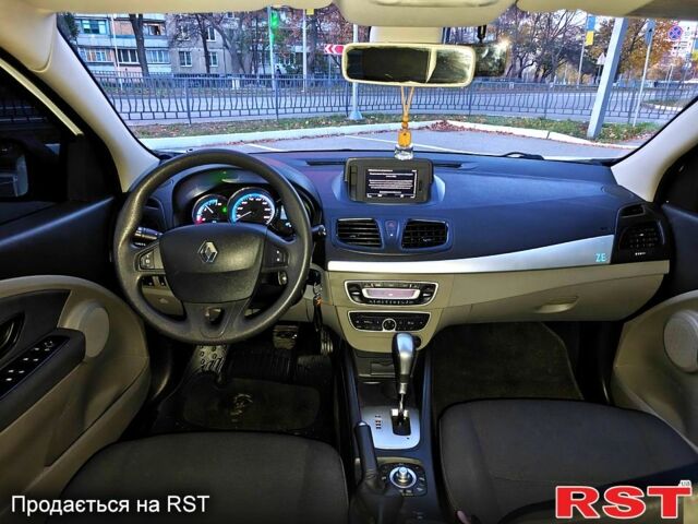 Рено Флюенс 2011 у Харкові на Automoto.ua Білий Рено Флюенс, об'ємом двигуна 0 л та пробігом 120 тис. км за 5500 $, фото 7 на Automoto.ua
