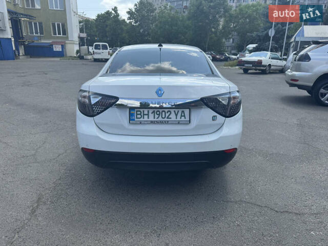 Білий Рено Флюенс, об'ємом двигуна 0 л та пробігом 150 тис. км за 4900 $, фото 4 на Automoto.ua