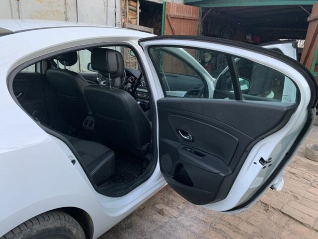 Белый Рено Флюенс, объемом двигателя 0 л и пробегом 90 тыс. км за 3900 $, фото 11 на Automoto.ua