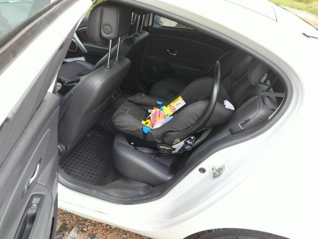 Білий Рено Флюенс, об'ємом двигуна 0 л та пробігом 110 тис. км за 9300 $, фото 2 на Automoto.ua