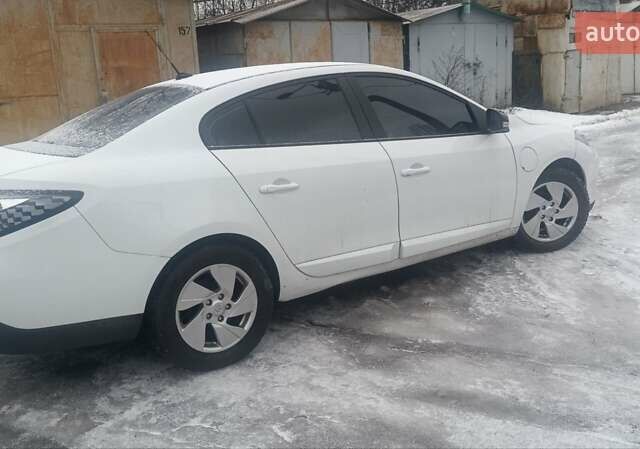 Белый Рено Флюенс, объемом двигателя 0 л и пробегом 121 тыс. км за 5999 $, фото 3 на Automoto.ua
