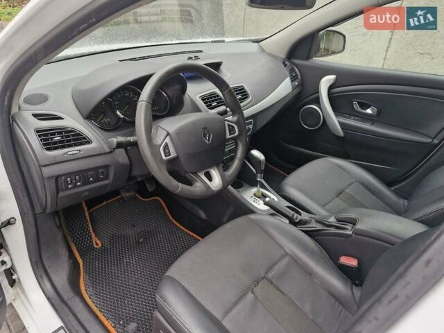 Белый Рено Флюенс, объемом двигателя 2 л и пробегом 163 тыс. км за 4200 $, фото 11 на Automoto.ua