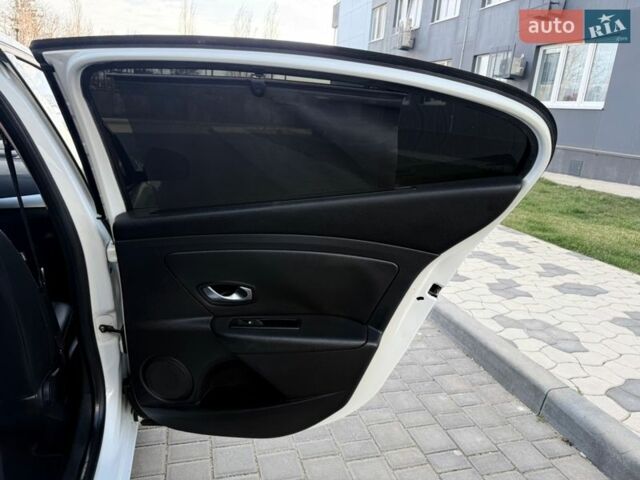 Білий Рено Флюенс, об'ємом двигуна 0 л та пробігом 151 тис. км за 5999 $, фото 64 на Automoto.ua