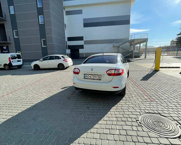 Белый Рено Флюенс, объемом двигателя 1.6 л и пробегом 173 тыс. км за 7200 $, фото 5 на Automoto.ua