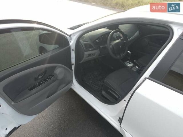 Белый Рено Флюенс, объемом двигателя 0 л и пробегом 80 тыс. км за 6800 $, фото 5 на Automoto.ua