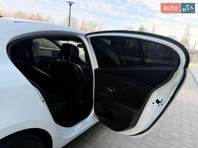 Білий Рено Флюенс, об'ємом двигуна 0 л та пробігом 151 тис. км за 5999 $, фото 63 на Automoto.ua