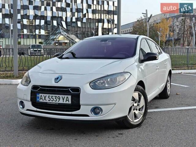 Рено Флюенс 2011 в Харькове на Automoto.ua Белый Рено Флюенс, объемом двигателя 0 л и пробегом 120 тыс. км за 5500 $, фото 15 на Automoto.ua