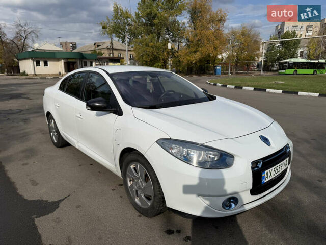 Белый Рено Флюенс, объемом двигателя 0 л и пробегом 127 тыс. км за 4500 $, фото 1 на Automoto.ua