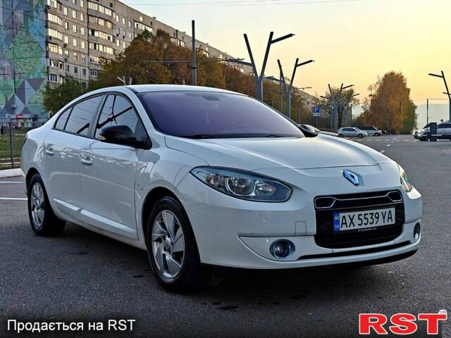 Рено Флюенс 2011 у Харкові на Automoto.ua Білий Рено Флюенс, об'ємом двигуна 0 л та пробігом 120 тис. км за 5500 $, фото 1 на Automoto.ua
