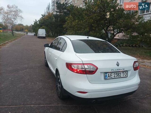 Белый Рено Флюенс, объемом двигателя 1.6 л и пробегом 368 тыс. км за 6000 $, фото 4 на Automoto.ua