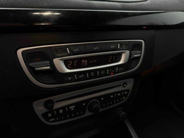 Белый Рено Флюенс, объемом двигателя 1.6 л и пробегом 220 тыс. км за 5100 $, фото 14 на Automoto.ua