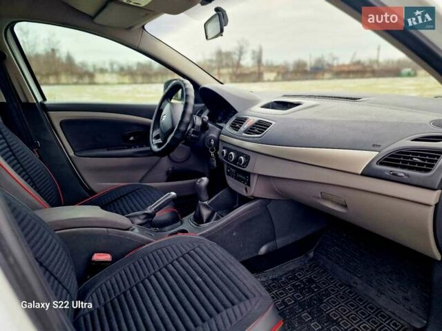 Білий Рено Флюенс, об'ємом двигуна 1.6 л та пробігом 273 тис. км за 5100 $, фото 14 на Automoto.ua