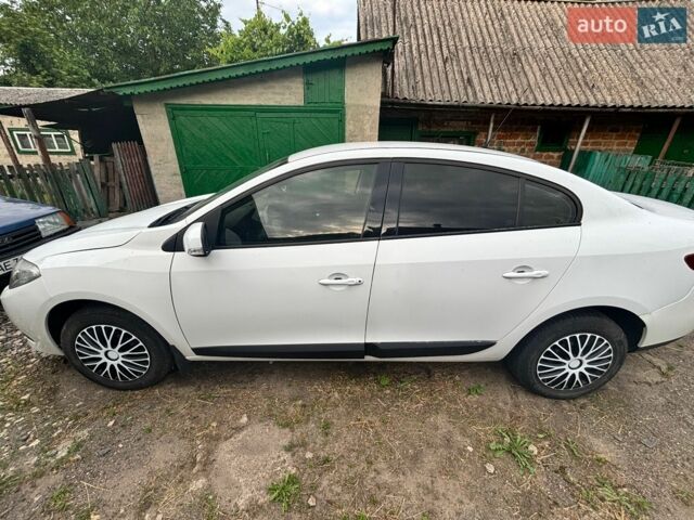 Белый Рено Флюенс, объемом двигателя 1.5 л и пробегом 259 тыс. км за 5600 $, фото 3 на Automoto.ua