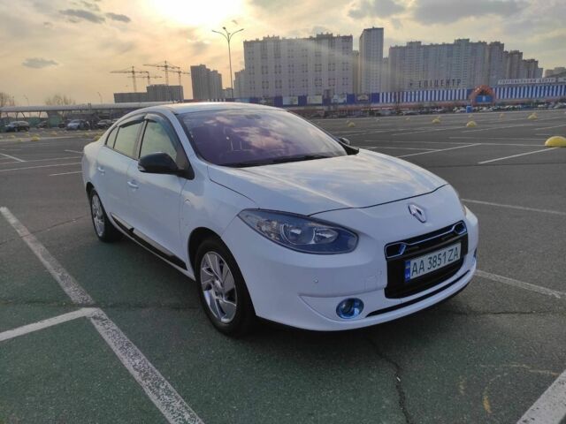 Белый Рено Флюенс, объемом двигателя 0 л и пробегом 110 тыс. км за 4300 $, фото 1 на Automoto.ua