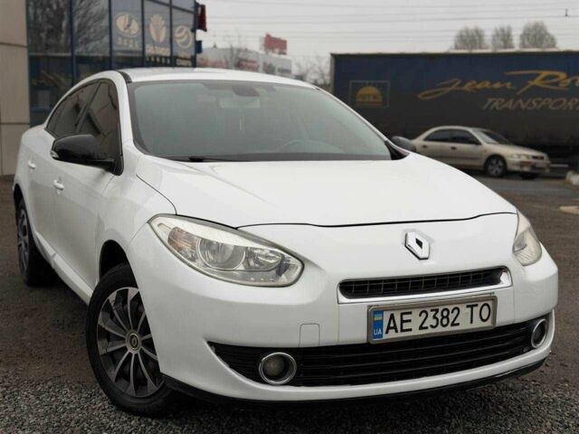 Белый Рено Флюенс, объемом двигателя 1.6 л и пробегом 220 тыс. км за 5100 $, фото 2 на Automoto.ua