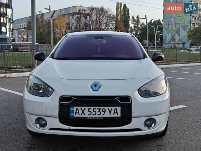 Рено Флюенс 2011 в Харькове на Automoto.ua Белый Рено Флюенс, объемом двигателя 0 л и пробегом 120 тыс. км за 5500 $, фото 16 на Automoto.ua