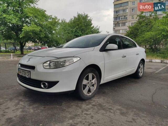 Белый Рено Флюенс, объемом двигателя 2 л и пробегом 148 тыс. км за 7700 $, фото 2 на Automoto.ua