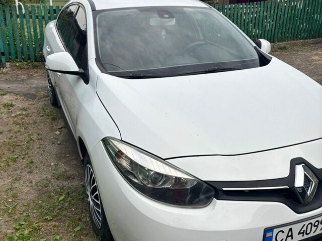 Белый Рено Флюенс, объемом двигателя 1.5 л и пробегом 259 тыс. км за 5600 $, фото 6 на Automoto.ua