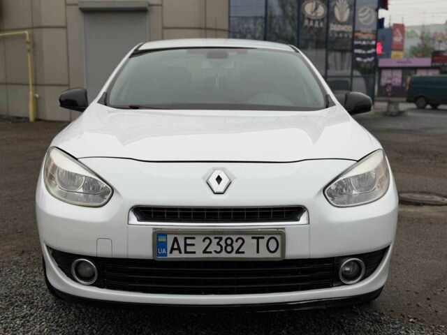 Белый Рено Флюенс, объемом двигателя 1.6 л и пробегом 220 тыс. км за 5100 $, фото 5 на Automoto.ua