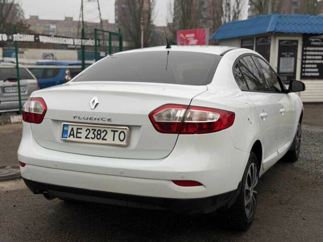 Белый Рено Флюенс, объемом двигателя 1.6 л и пробегом 220 тыс. км за 5100 $, фото 7 на Automoto.ua