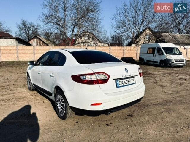 Белый Рено Флюенс, объемом двигателя 1.5 л и пробегом 260 тыс. км за 5800 $, фото 2 на Automoto.ua