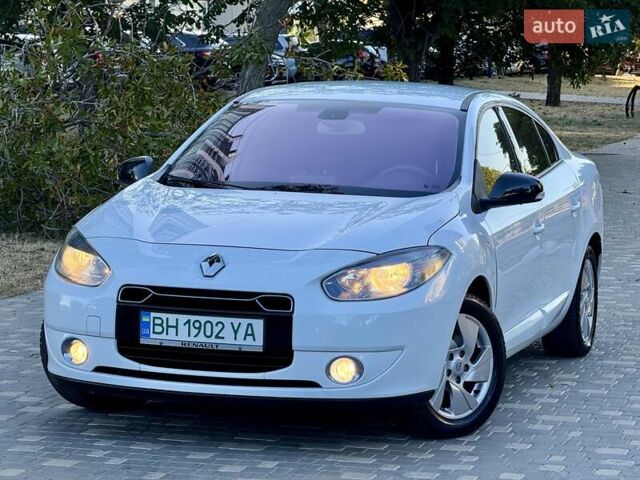 Белый Рено Флюенс, объемом двигателя 0 л и пробегом 151 тыс. км за 5999 $, фото 2 на Automoto.ua