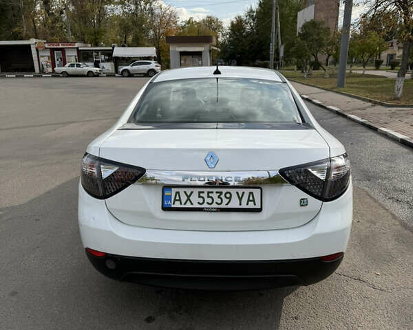 Белый Рено Флюенс, объемом двигателя 0 л и пробегом 127 тыс. км за 4500 $, фото 4 на Automoto.ua