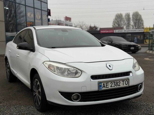 Белый Рено Флюенс, объемом двигателя 1.6 л и пробегом 220 тыс. км за 5100 $, фото 6 на Automoto.ua