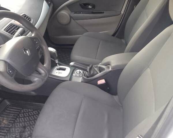 Белый Рено Флюенс, объемом двигателя 0 л и пробегом 80 тыс. км за 6800 $, фото 9 на Automoto.ua