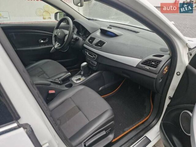 Белый Рено Флюенс, объемом двигателя 2 л и пробегом 163 тыс. км за 4200 $, фото 14 на Automoto.ua