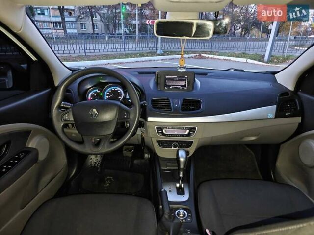 Рено Флюенс 2011 в Харькове на Automoto.ua Белый Рено Флюенс, объемом двигателя 0 л и пробегом 120 тыс. км за 5500 $, фото 29 на Automoto.ua