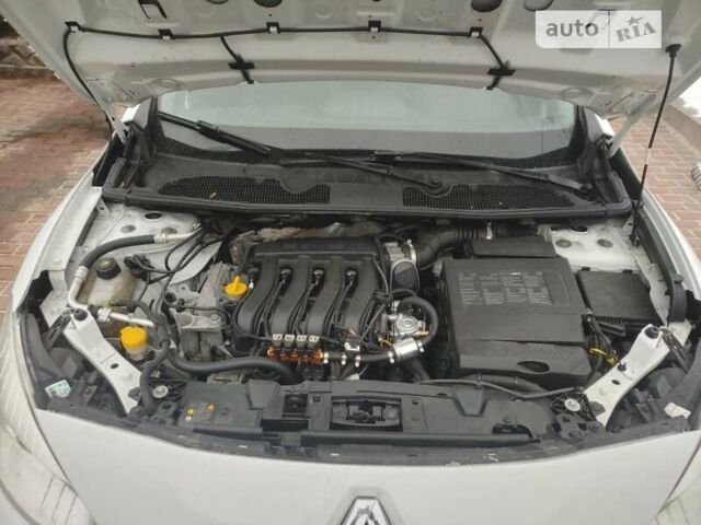 Білий Рено Флюенс, об'ємом двигуна 1.6 л та пробігом 277 тис. км за 5600 $, фото 8 на Automoto.ua