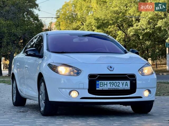 Белый Рено Флюенс, объемом двигателя 0 л и пробегом 151 тыс. км за 5999 $, фото 72 на Automoto.ua