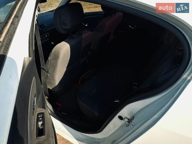 Белый Рено Флюенс, объемом двигателя 1.5 л и пробегом 260 тыс. км за 5800 $, фото 9 на Automoto.ua